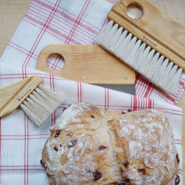 Dough brush, bread brush, dough scraper from Iris Hantverk with the kökstrivsel