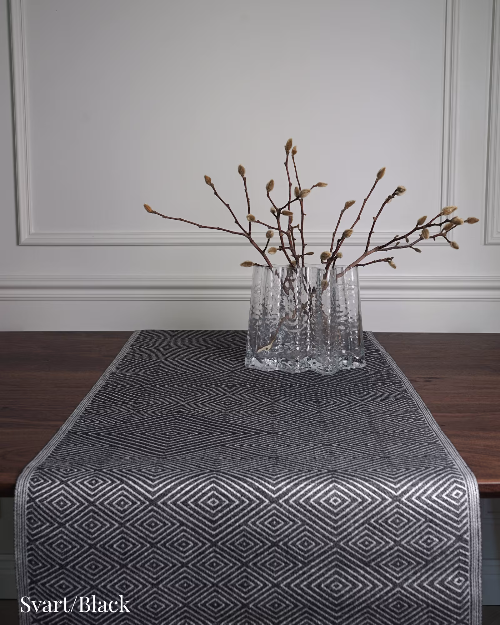 Gasoga-bordslopare-svart-klassbols-linnevaveri-produktbild