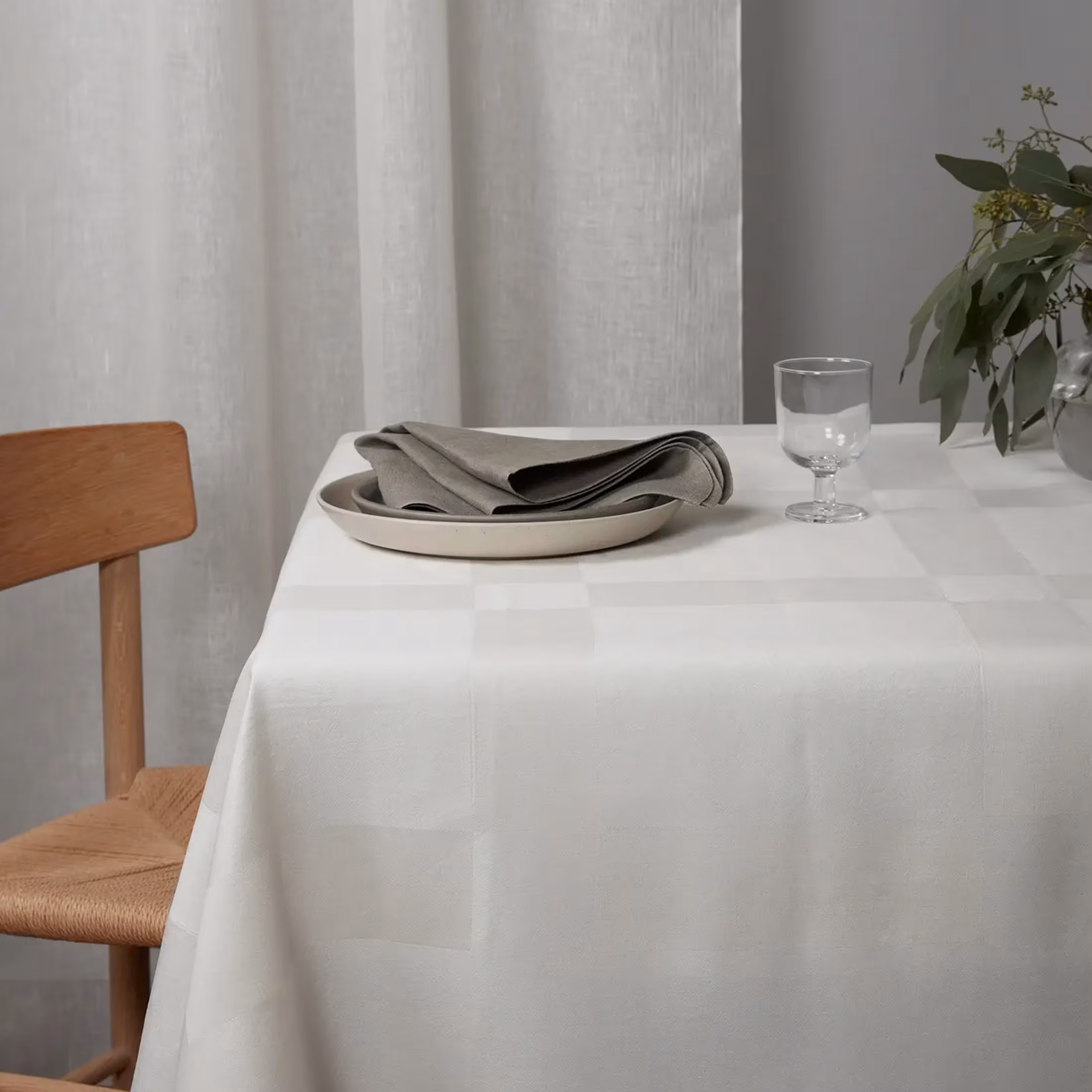 Nobel cloth in the color white Klässbols Linneväveri