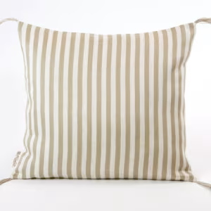 Bolster linnekudde smalrand sand Klässbols Linneväveri design Lena Rahoult fram