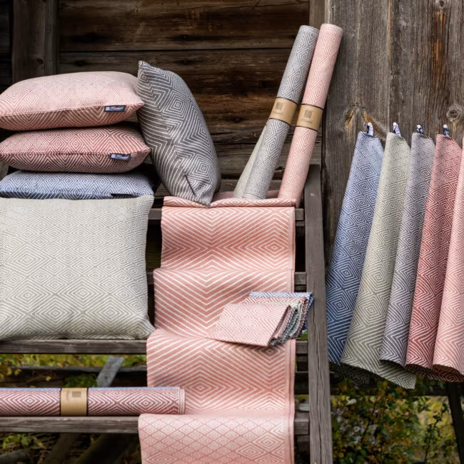 Gåsöga linen products tablecloth runners napkins cushions towels new colors Klässbols Linneväveri Margot Barolo Ulrika Mårtensson Stavnäs homestead
