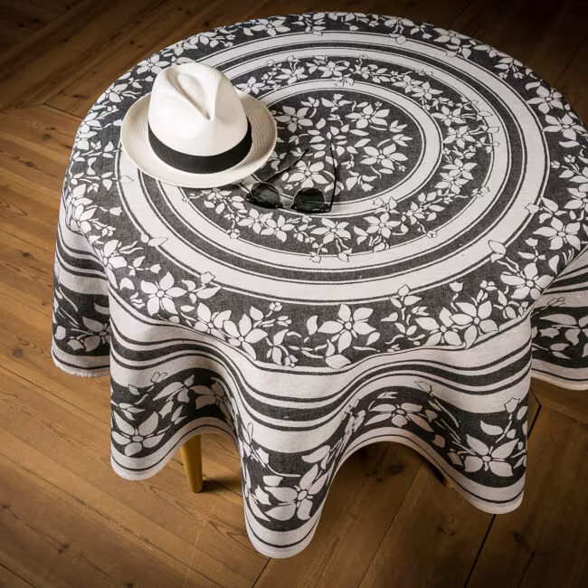 Grez-sur-loing cloth with hat and glasses linen cloth Klässbols Linneväveri designer Torkel Dahlstedt black