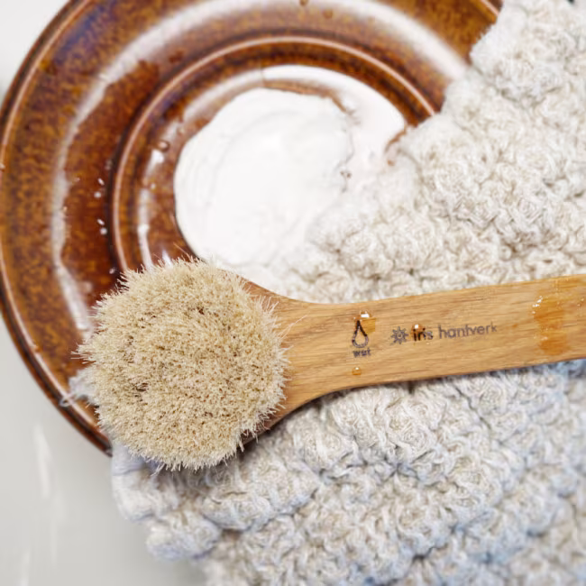 Wooden facial brush from Iris hantverk