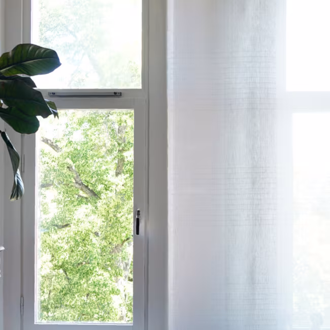Vertical curtain