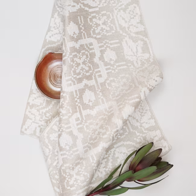 vinrankan napkin in unbleached. Klassbol&#39;s linen fabric